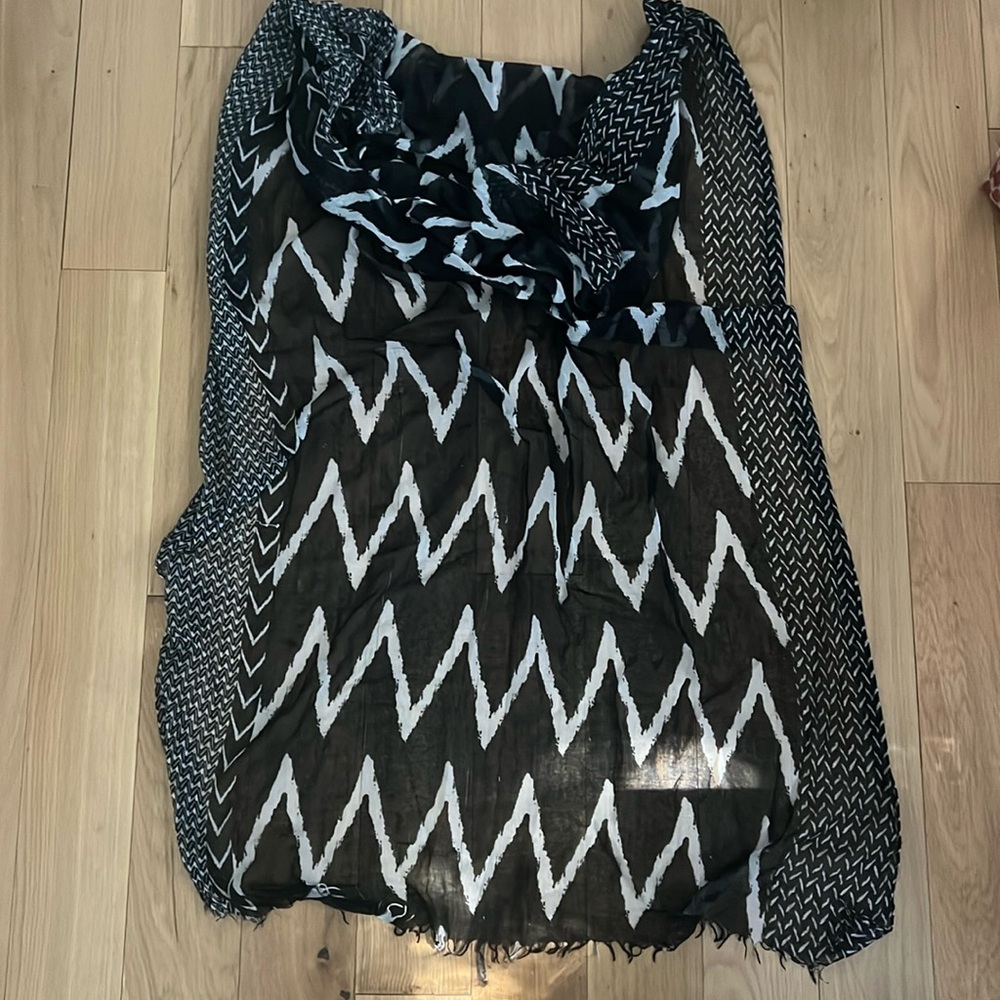 Scarf with patterns